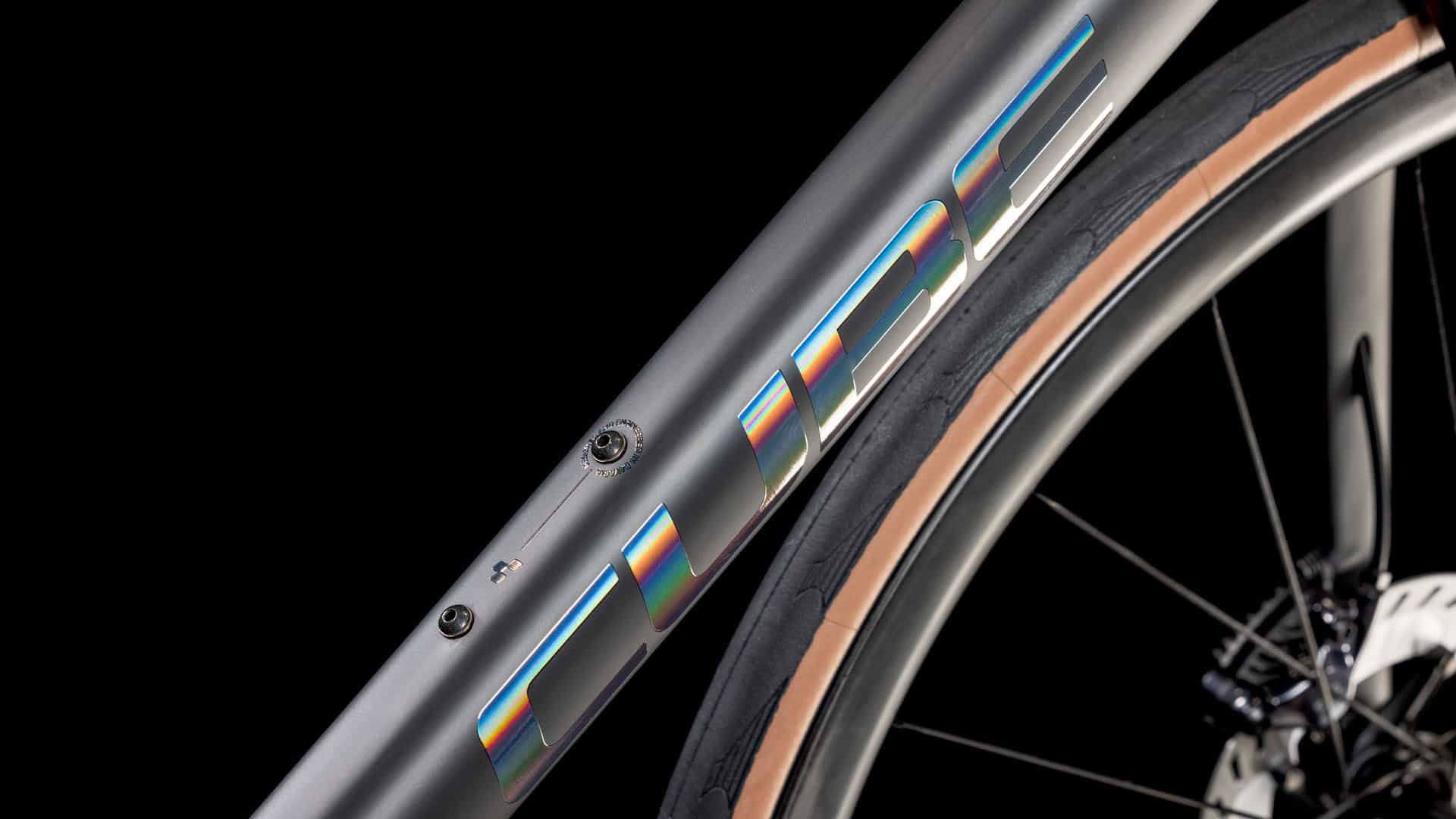 Cube Attain C:62 SLT carbon´n´rainbow